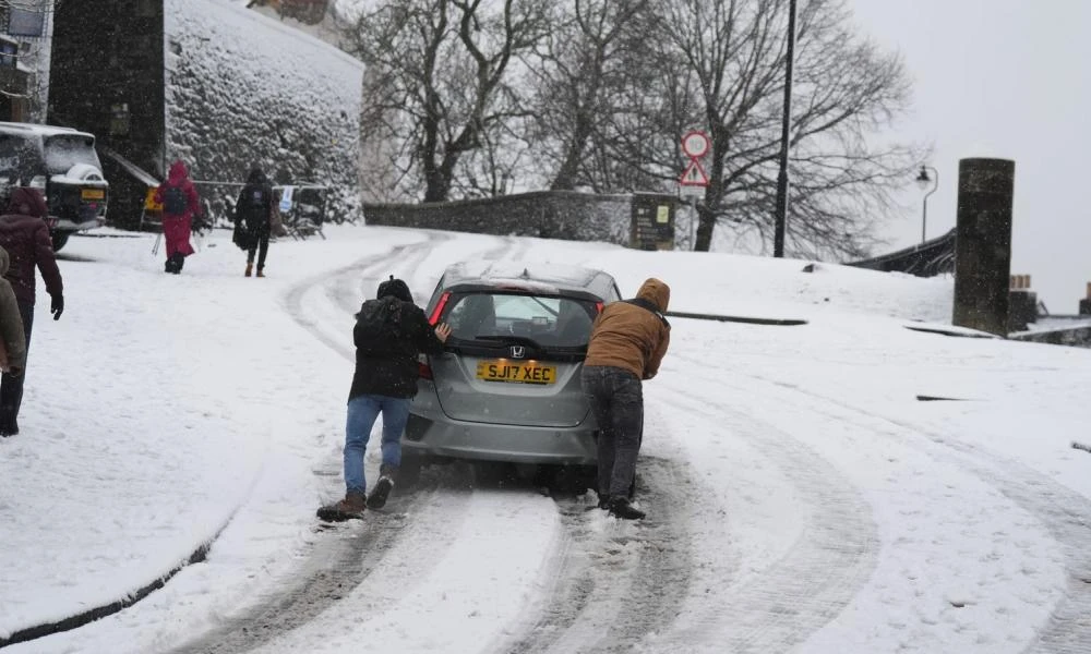 Σε συναγερμό το Ηνωμένο Βασίλειο λόγω της καταιγίδας «Bert» - 3 νεκροί και χωρίς ρεύμα χιλιάδες σπίτια